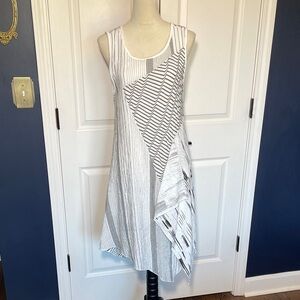 Radzoli Asymmetrical White & Gray Asymmetrical Lagenlook Dress Size Small